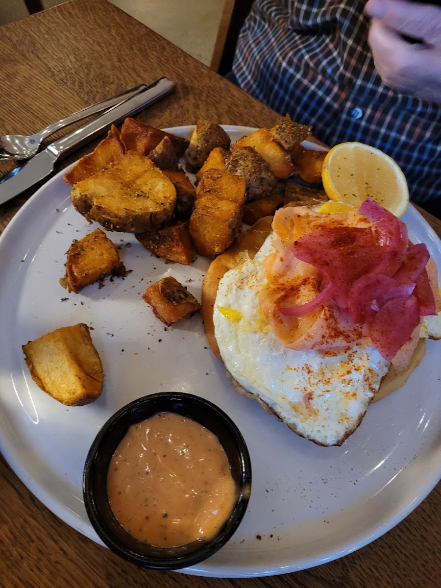 Rouser Restaurant-10